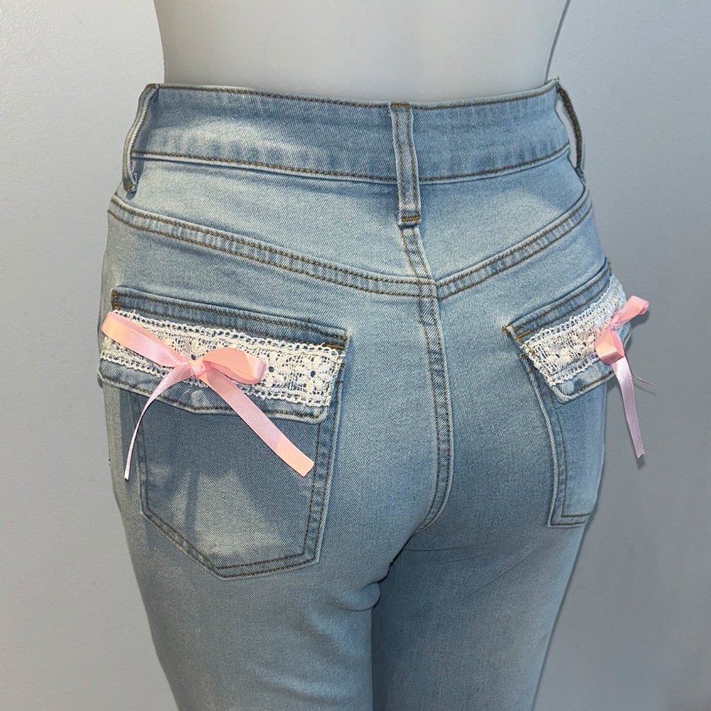 ROMWE High Rise Blue Jeans with Pink Bow Pockets